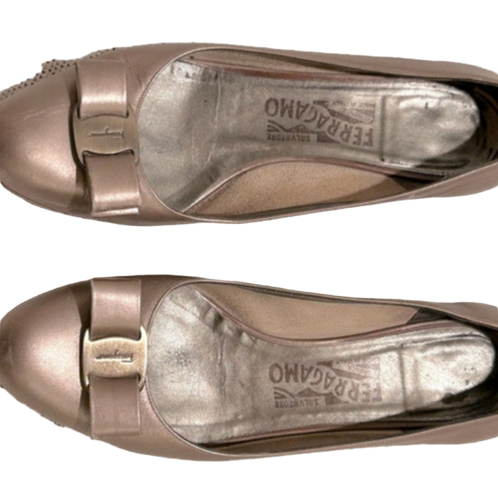 Salvatore Ferragamo Vera gold bow heeled shoe 7 1/2